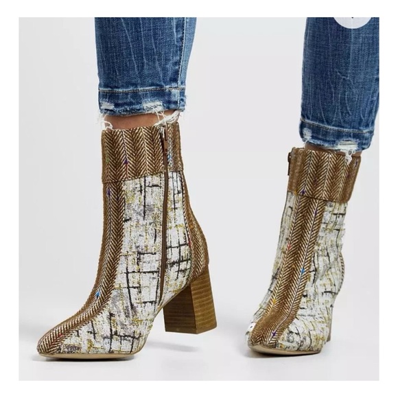 EUC Coconuts by Matisse Praline Tweed Ankle Boot  Size 8 - Picture 1 of 10